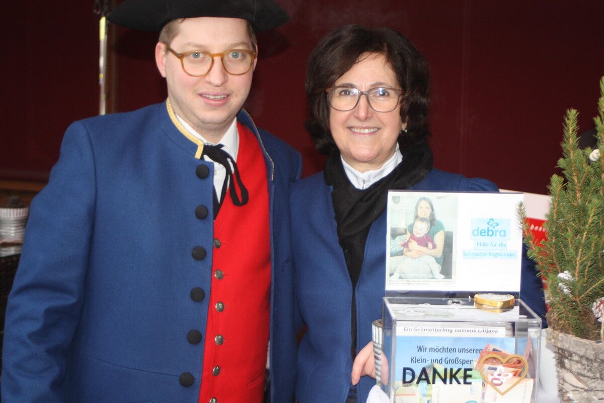 Lukas Strieder und Susanne Entner von der Bürgermusik Rankweil spendeten für die Schmetterlingskinder. ⇒VN/TK
