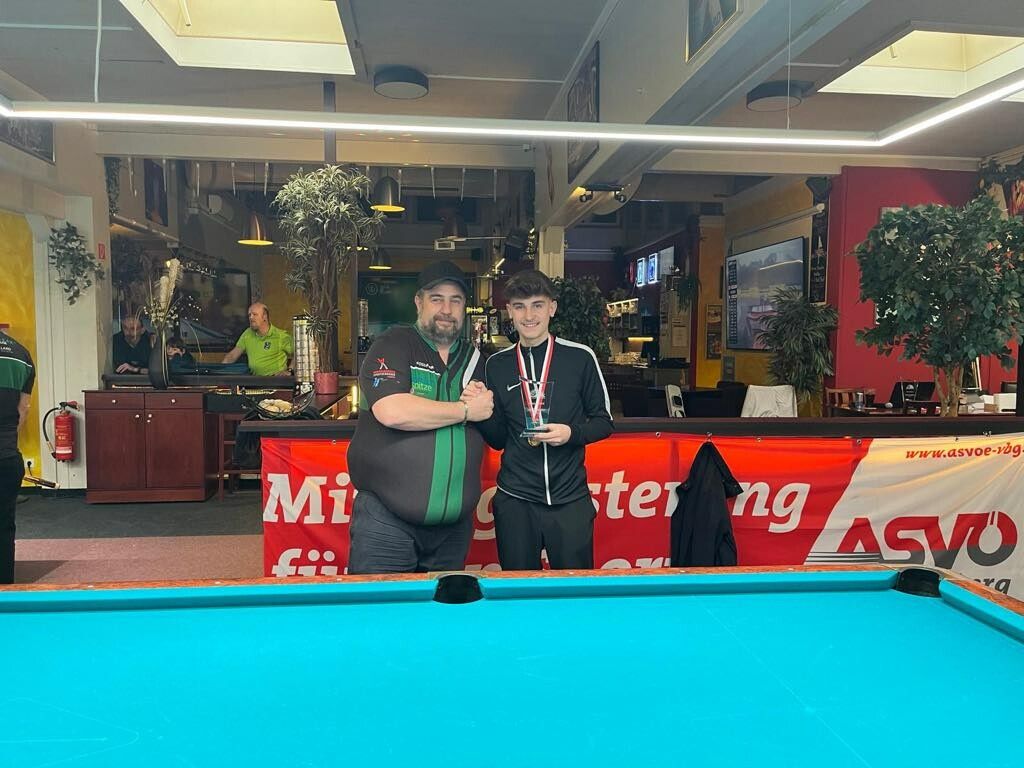 Markus Schleindler und Vater Jörg haben Grund zur Freude.