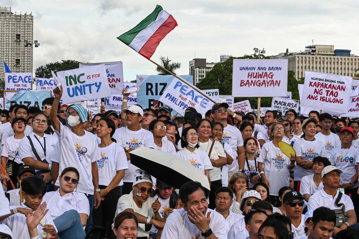 Mehr als eine Million Menschen protestierten in Manila gegen eine Amtsenthebung der philippinischen Vizepräsidentin Sara Duterte. AFP