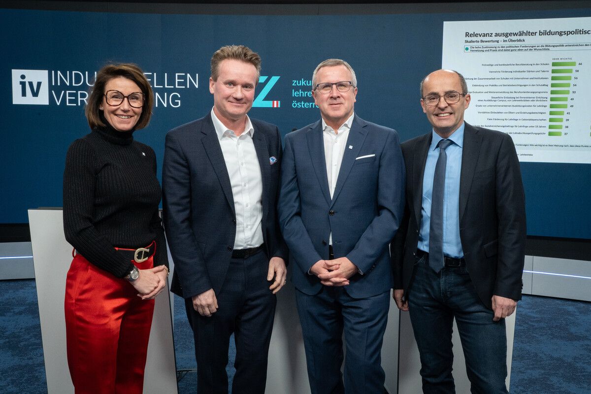 Monika Sandberger (Geschäftsführerin z.l.ö.), Georg Knill (IV-Präsident), Robert Machtlinger (Präsident z.l.ö.) und Dr. David Pfarrhofer (Studienautor und Institutsvorstand market) – v. l.⇒iv
