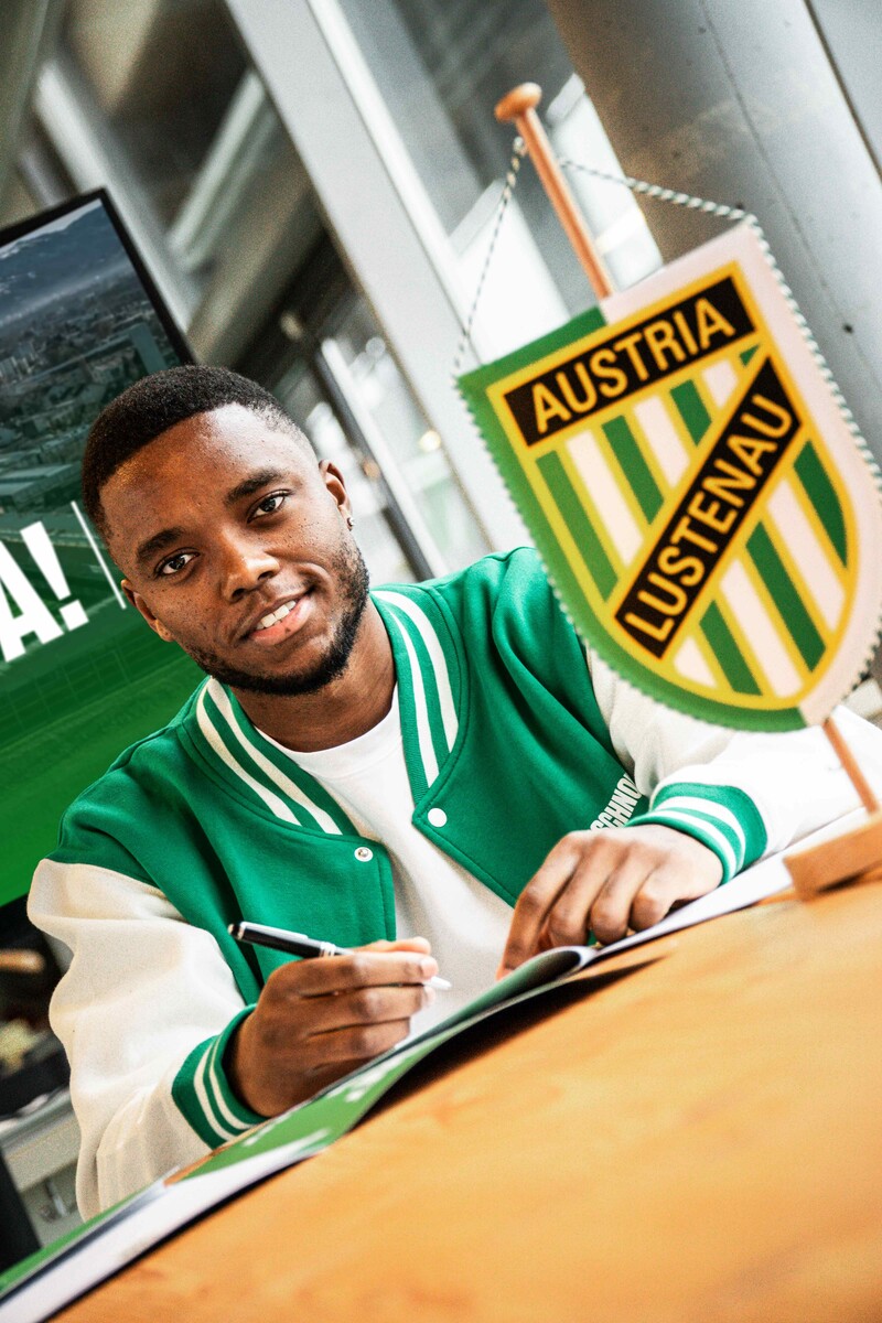 Neo-Austrianer Junior Eyamba.⇒Austria