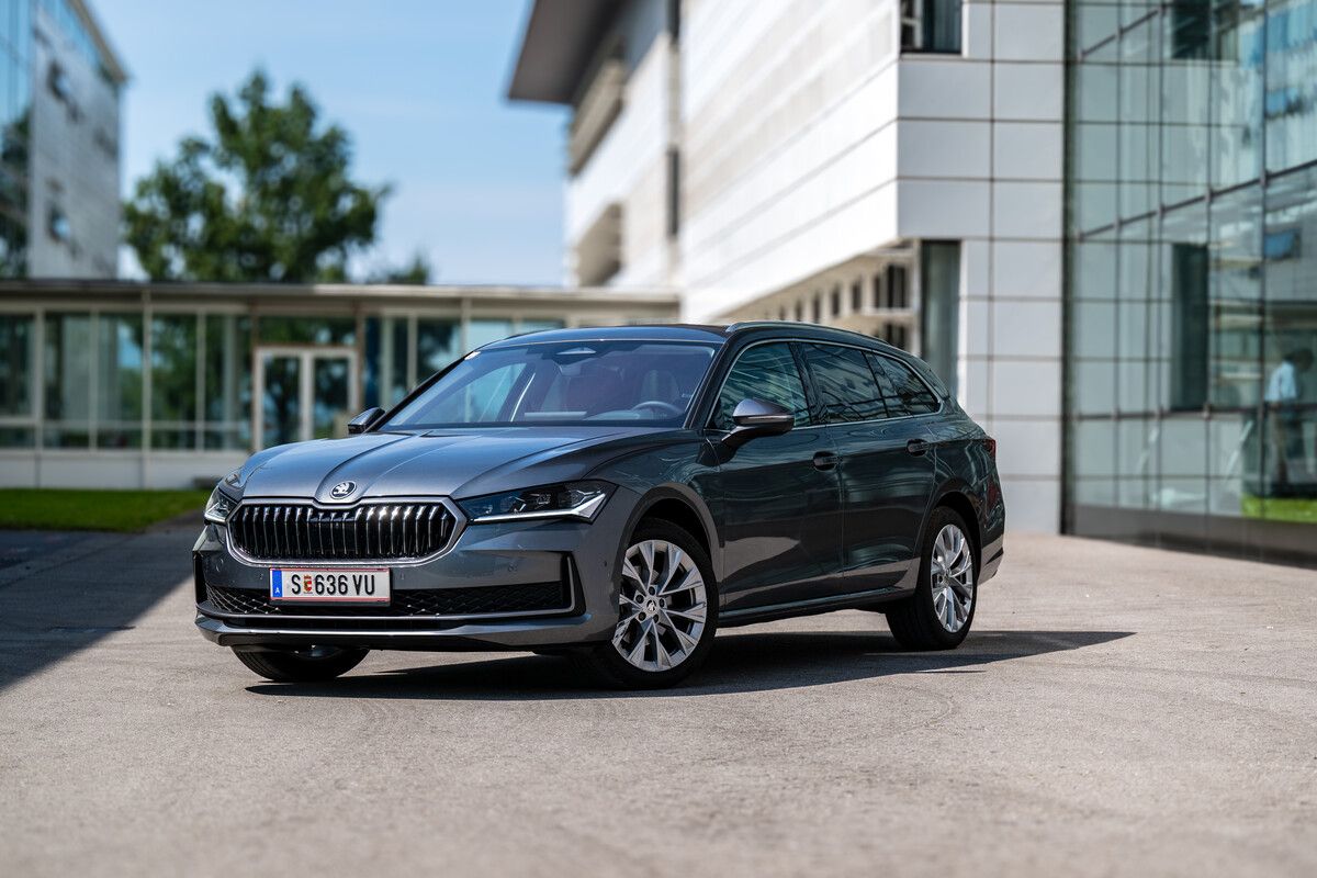 Neuauflage des Skoda Superb Combi mit evolutionärem Design.⇒