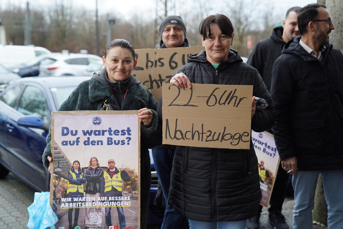 Protest der Buslenker am Bahnhof Bregenz. ⇒ögb