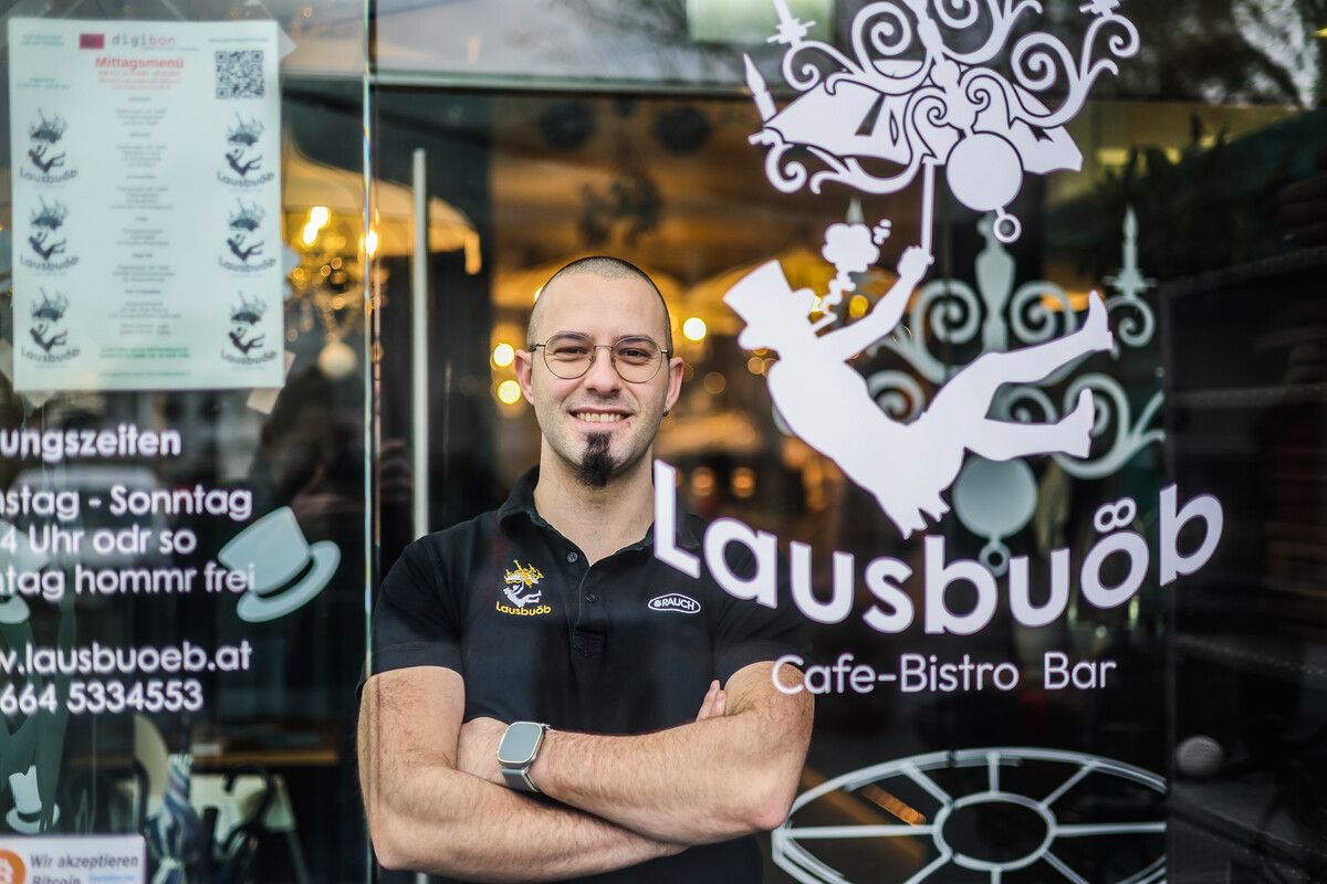 Sandro Wölfl hat sich mit seinem „Lausbuob“ am blauen Platz in Lustenau bereits gut etabliert. ⇒VN/Steurer