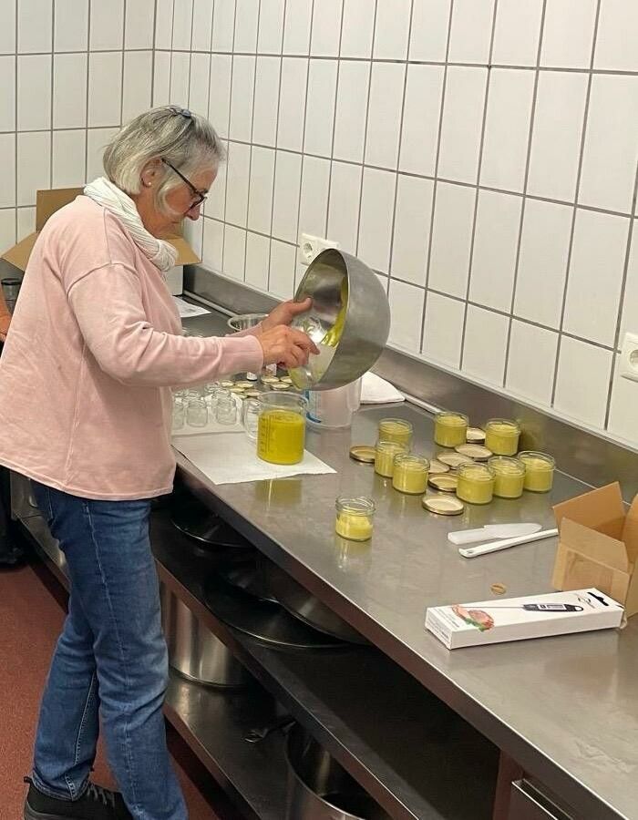 Selbstgemachte Salben: Kneipp-Kurs begeistert mit Lippenbalsam und Austausch.⇒Bruno Greber