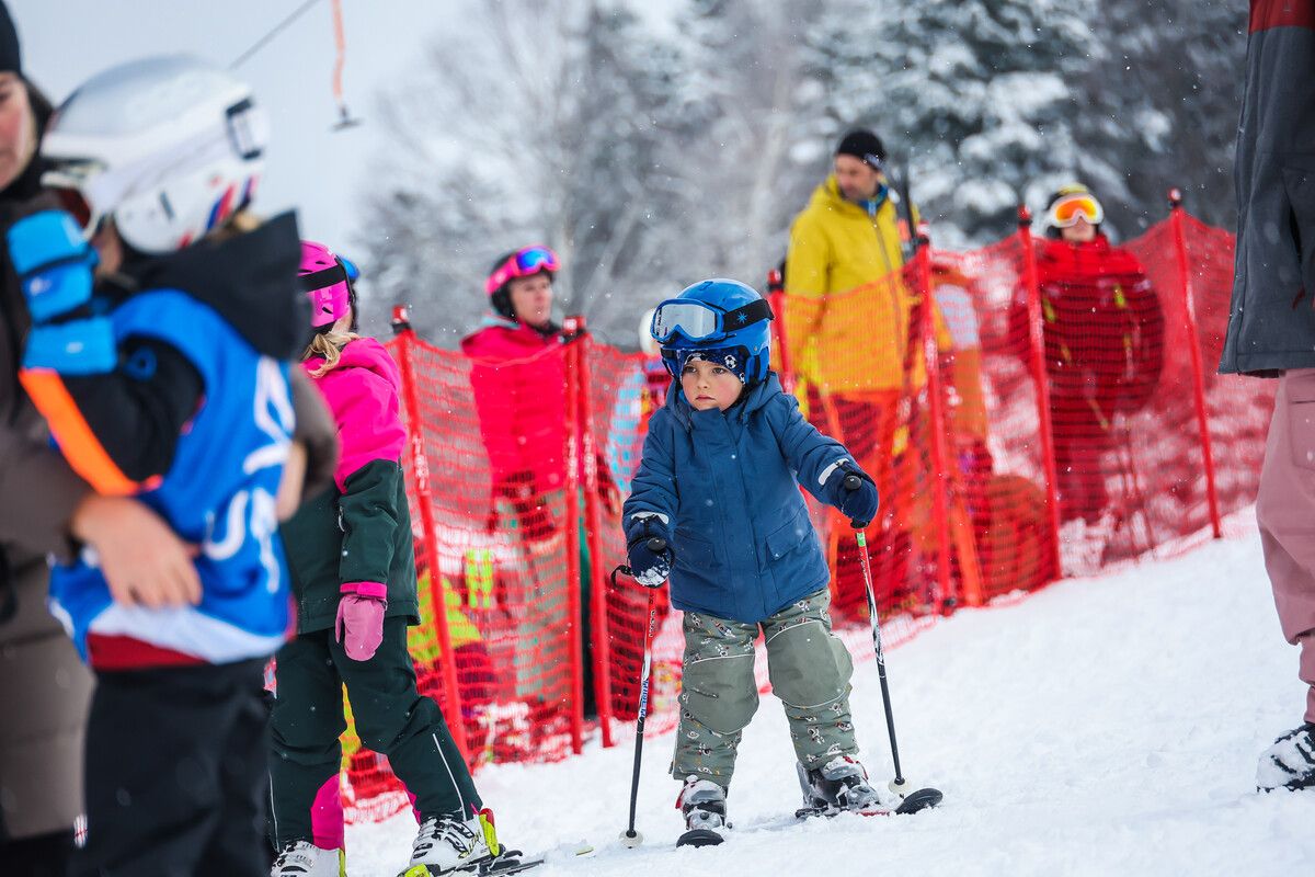 Skibegeisterte Kinder auf Naturschnee. Das konnte Egg-Schetteregg über Weihnachten bieten. ⇒VN/Steurer