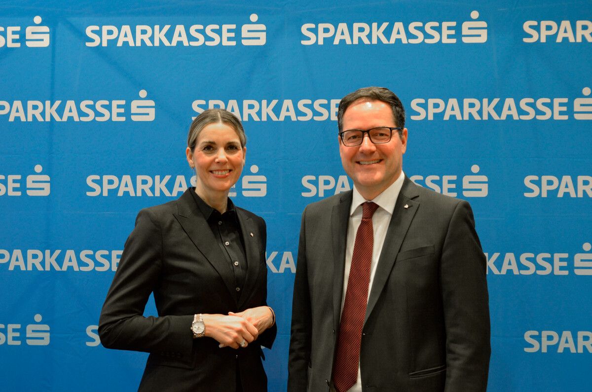 Sonja Brandtmayer (Generaldirektor-Stellvertreterin der Wiener Städtischen) und Martin Jäger, Sprecher der Vorarlberger Sparkassen. ⇒spk