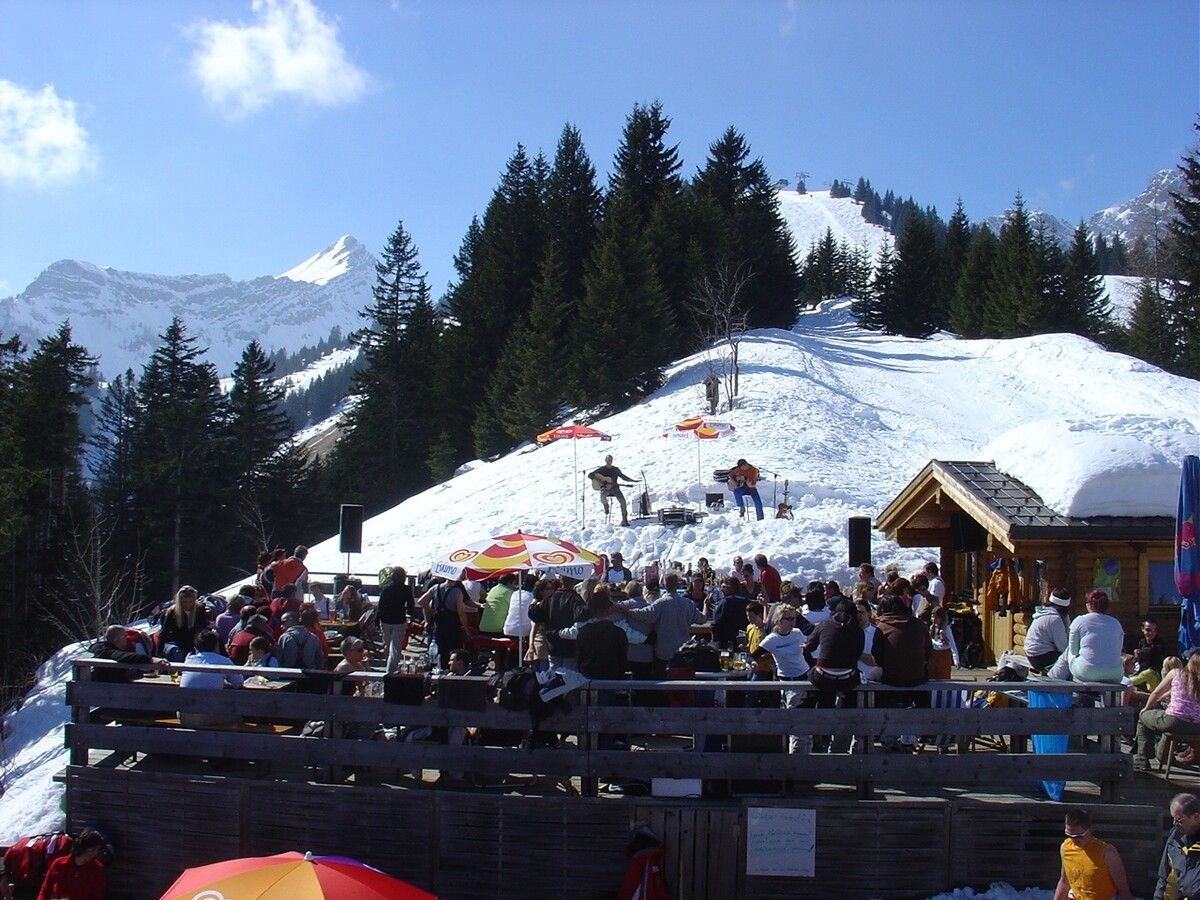 Sonne, Schnee und gut gelaunte Urlauber prägen heuer das Bild der bisherigen Wintersaison.⇒Vorarlberg Tourismus