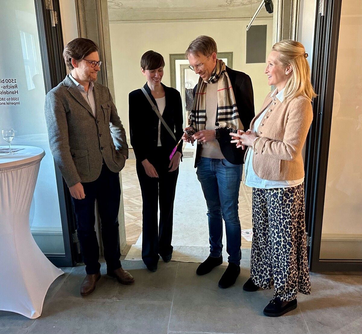 Symbolische Schlüsselübergabe: Kulturamtsleiter Alexander Warmbrunn, Museumsleiterin Barbara Reil, Hochbauleiter Hilmar Ordelheide und Oberbürgermeisterin Claudia Alfons. ⇒Stefanie Bernhard-Lentz