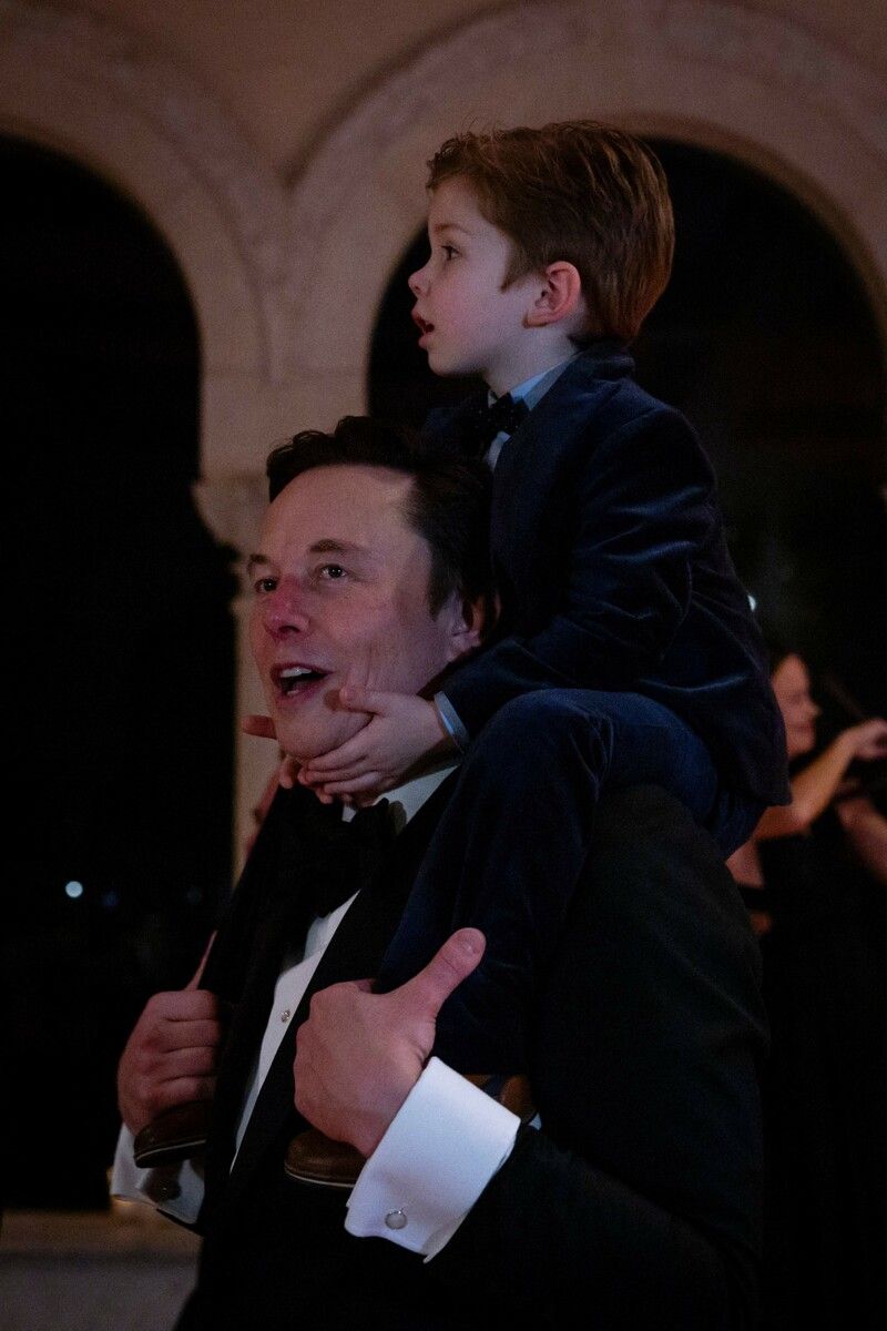 Tesla-Chef und neuer wichtigster Trump-Berater Elon Musk nahm an Trumps Silvester-Party in Mar-A-Lago teil. AFP