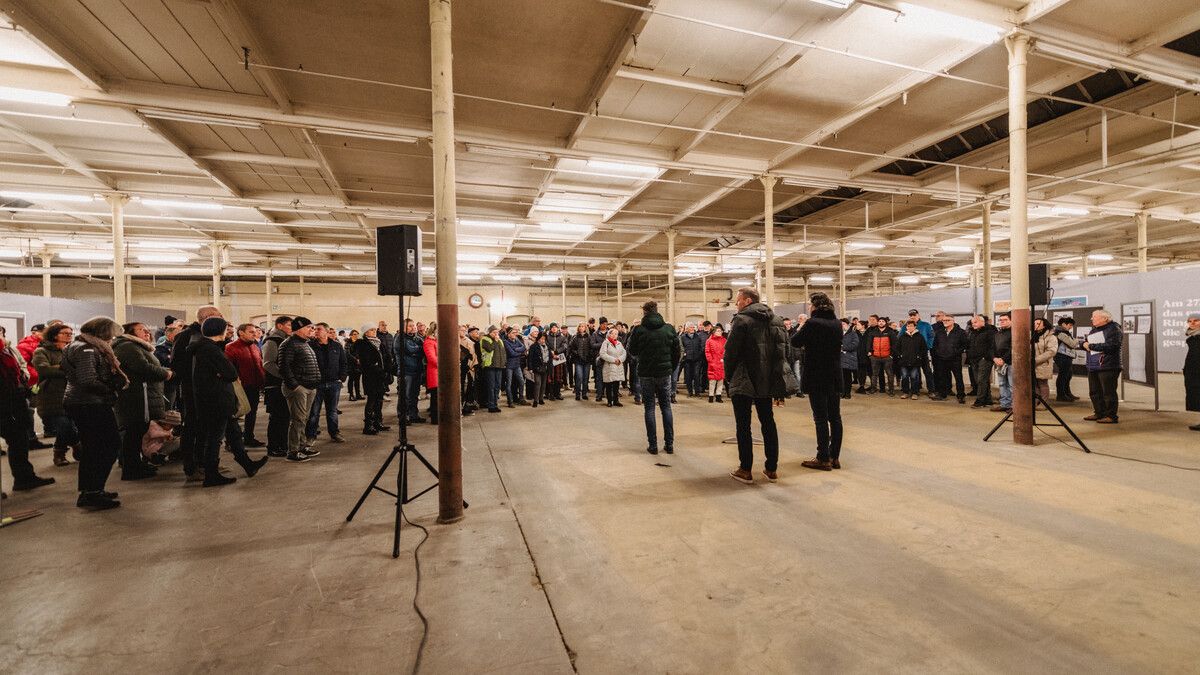 Rund 200 interessierte Gisingerinnen und Gisinger waren der Einladung der F.M. Hämmerle Holding zur „WERKSTATT Ausstellung“ gefolgt.⇒F.M. Hämmerle