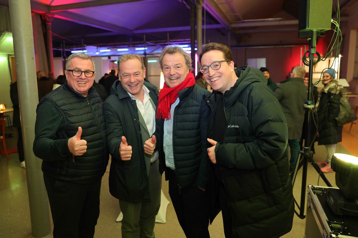 WIGE-Obmann Hans R. Wolff, Kammgarn-GF Elmar Wittwer, Eigentümer Günther Lehner und Urs Treuthardt. ⇒AME