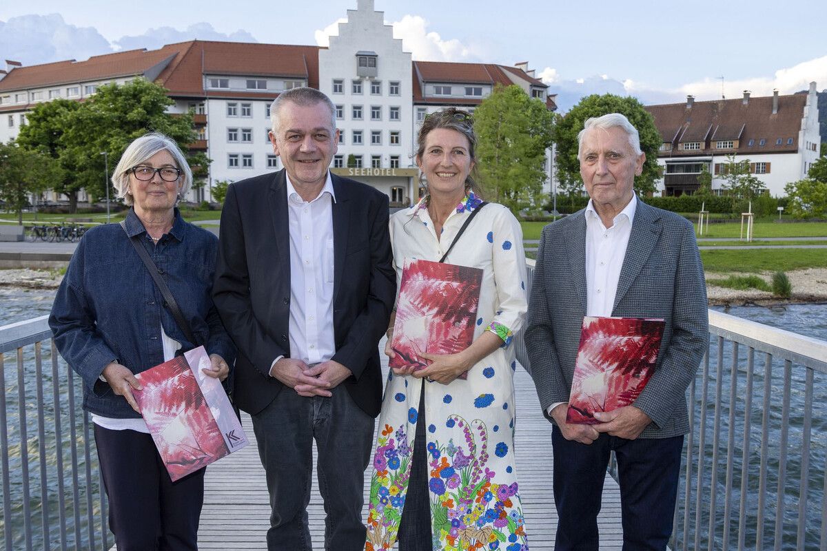 2024 wurde die Schriftstellerin Daniela Egger (Mitte) mit dem Hauptpreis ausgezeichnet. Anerkennungspreise gingen an den von Martha Bösch und Walter Weber geleiteten Jazzclub Lustenau und an das Rohnerhaus-Projekt von Alwin Rohner. ⇒VN/Paulitsch