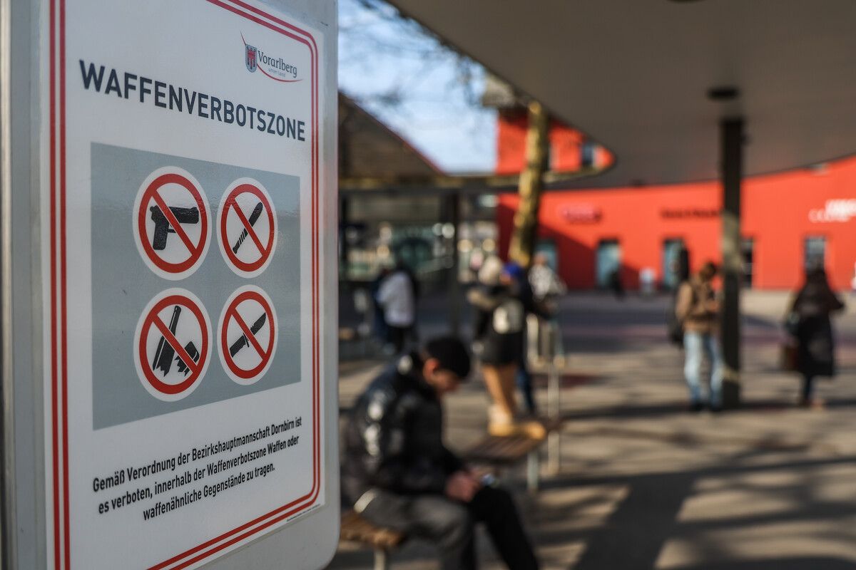 Auf die Waffenverbotszone wird auch per Schild deutlich hingewiesen. ⇒vn/steurer