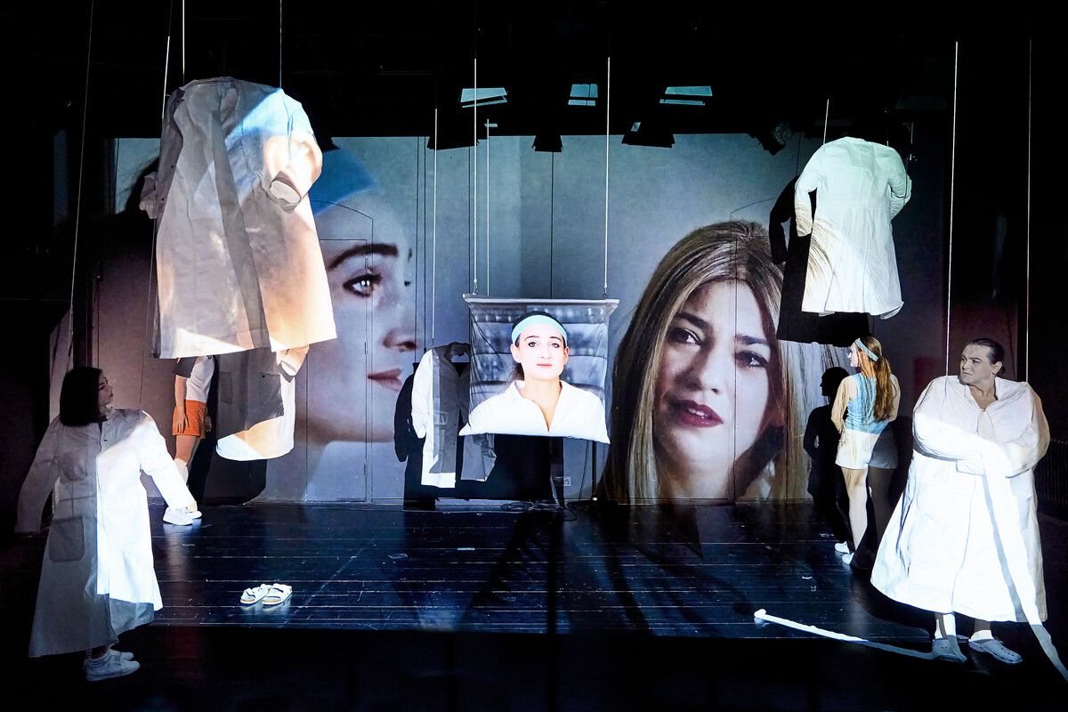 Beeindruckend und berührend: Die Uraufführung der Theateradaption „Schmerzambulanz“.⇒ anja köhler