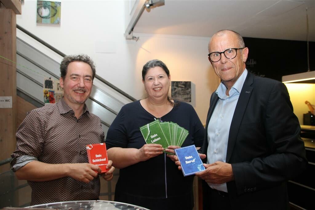 Bei der Präsentation im Theater am Saumarkt: (v. l.) David Böckle, Marion Hofer und Bürgermeister Walter Gohm. ⇒HE