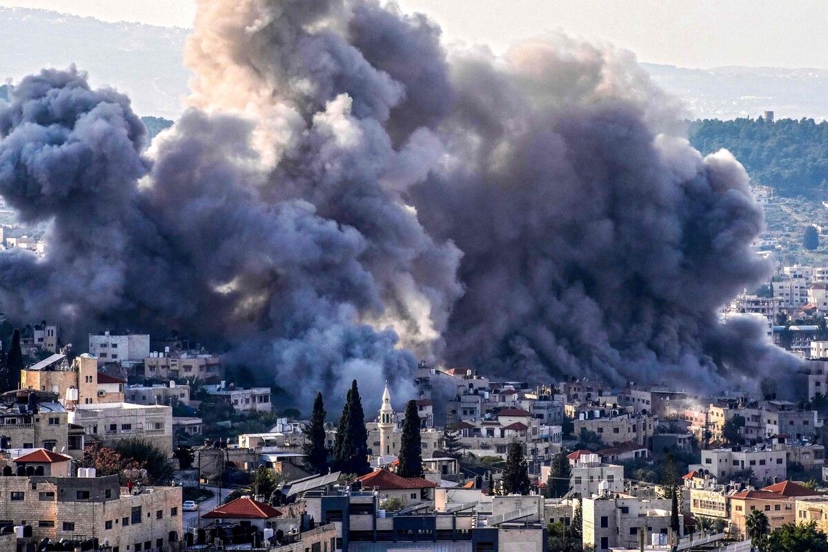 Bei israelischen Luftangriffen auf Jenin im besetzten Westjordanland sind laut palästinensischem Gesundheitsministerium fünf Menschen getötet worden. AFP