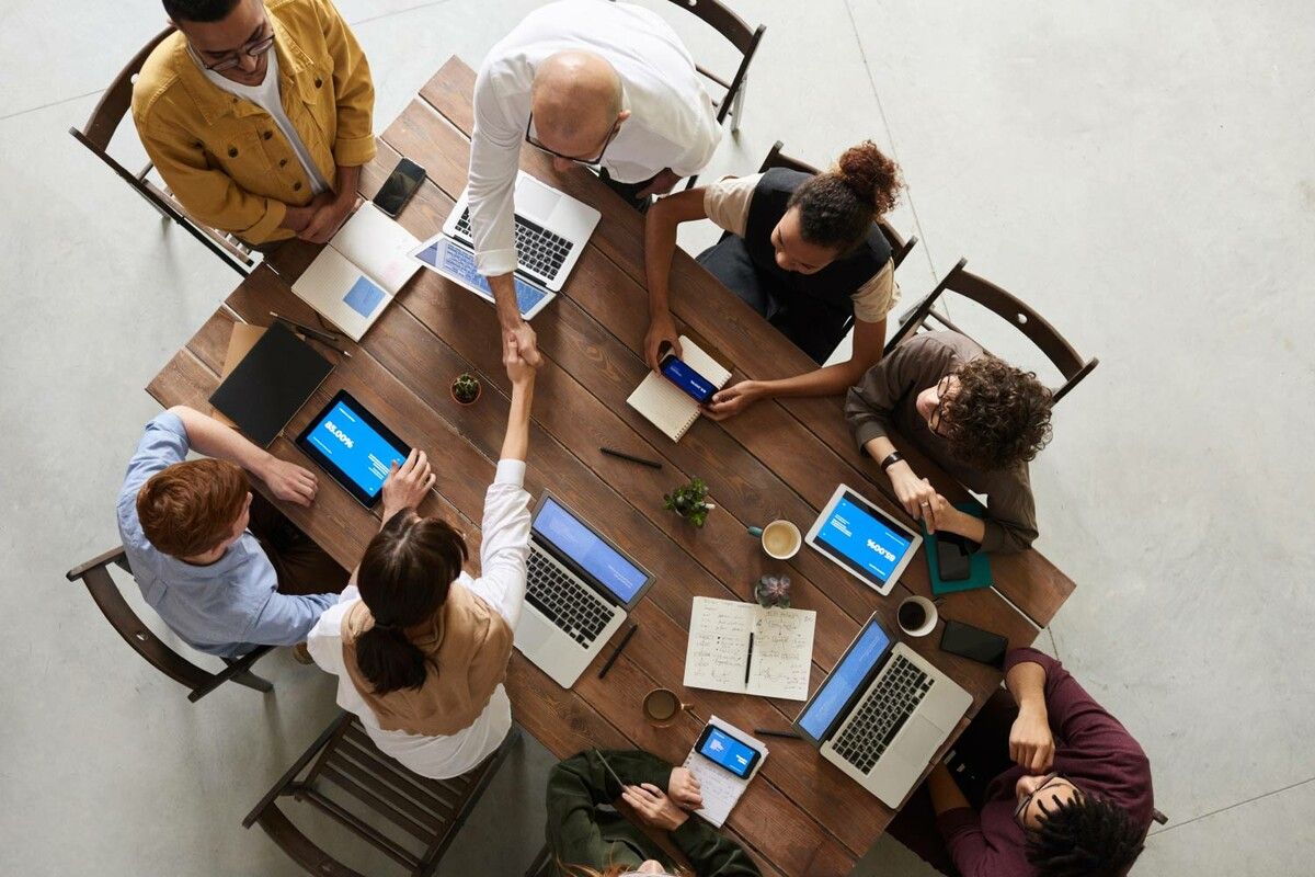 Beim KI-Scaleup wird an Kommunikationslösungen gearbeitet. Die Perspektiven sind vielversprechend. ⇒Fa