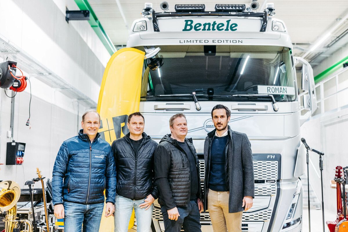 Bürgermeister Dieter Egger, Jürgen und Arno Bentele (Eigentümer und Geschäftsführer Bentele Transporte) sowie Mario Bischof (Geschäftsführer i+R Industrie- & Gewerbebau). ⇒Frederick Sams