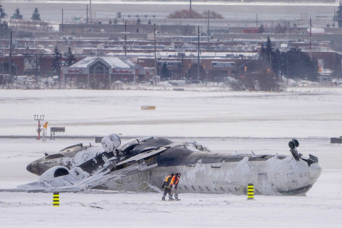 Das Flugzeug war vergangenen Montag bei der Landung in Toronto verunglückt.⇒AFP
