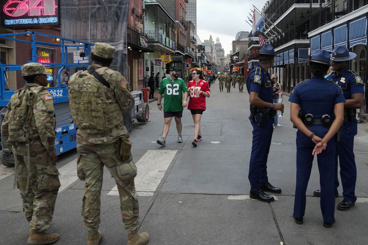 Das Militär und die Polizei sind in der Super-Bowl-Woche omnipräsent in der Stadt. ⇒ap