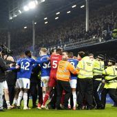 Slot sieht Rot: Vier Platzverweise beim Derby in Liverpool