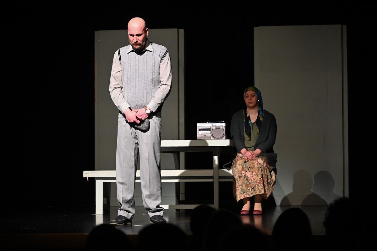 Das Theaterstück „Gehen und Kommen“ behandelt die Schicksale türkischer Familien durch das Anwerbeabkommen zwischen Österreich und der Türkei.⇒ Bernadette von Sontagh