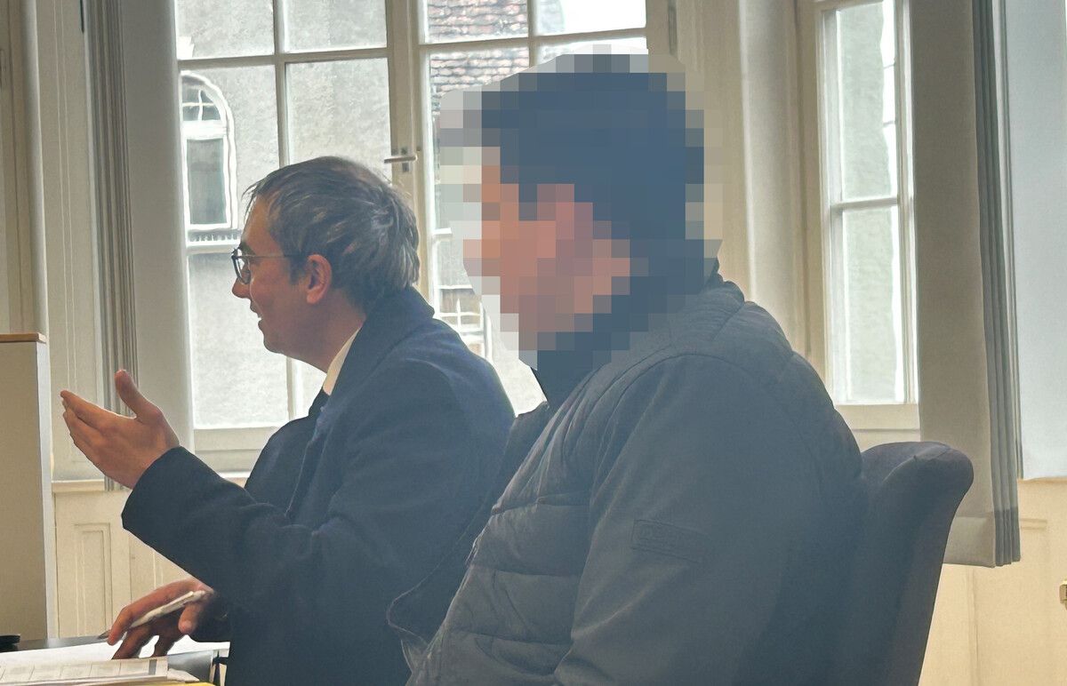 Der beklagte Zugbegleiter mit seinem Rechtsanwalt Sanjay Doshi. ⇒vn/gs (2)