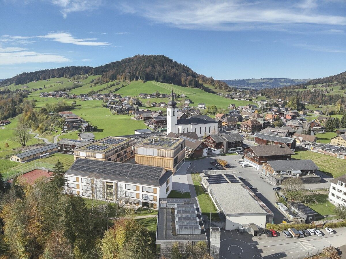 Der Strom zahlreicher PV-Anlagen in der Region kann durch die EEG von allen Mitgliedern genutzt werden.