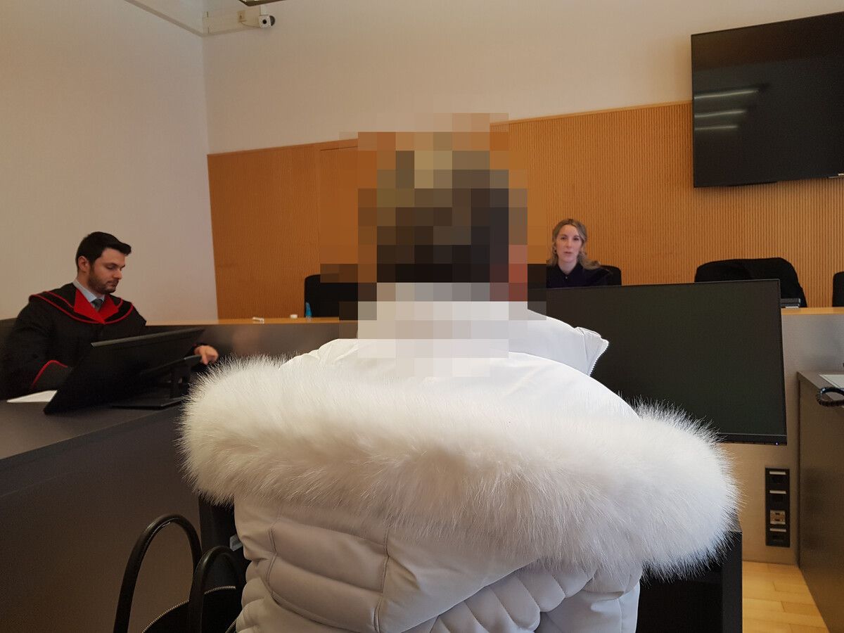 Die Angeklagte vor Gericht. „Bin normalerweise kein aggressiver Mensch.” ⇒Eckert