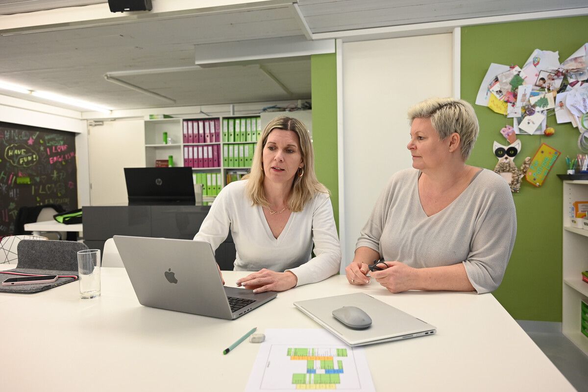 Die beiden Lerntrainerinnen Silke Brändle und Patrizia Pozzera vom Learn. Lab helfen, wenn Schüler nicht mehr weiterwissen. ⇒BVS