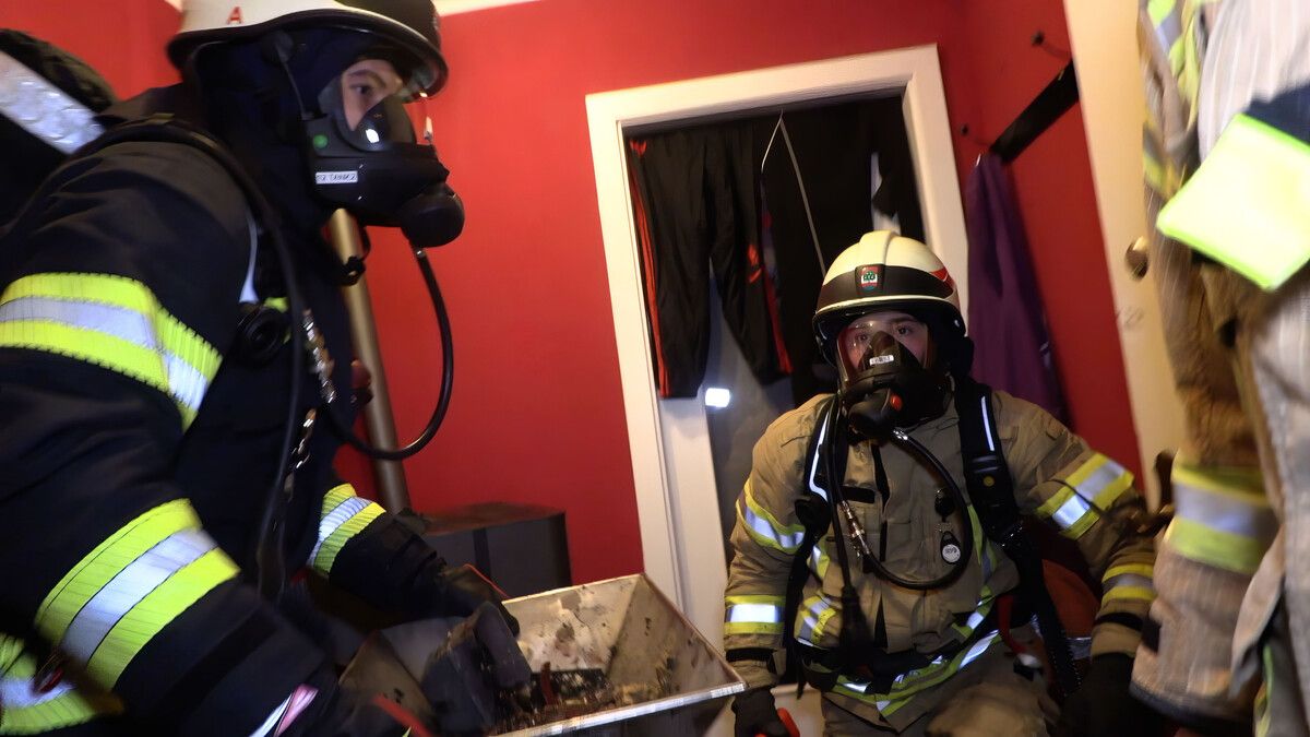 Die Feuerwehr musste mit schwerem Atemschutz anrücken. ⇒m. shourot
