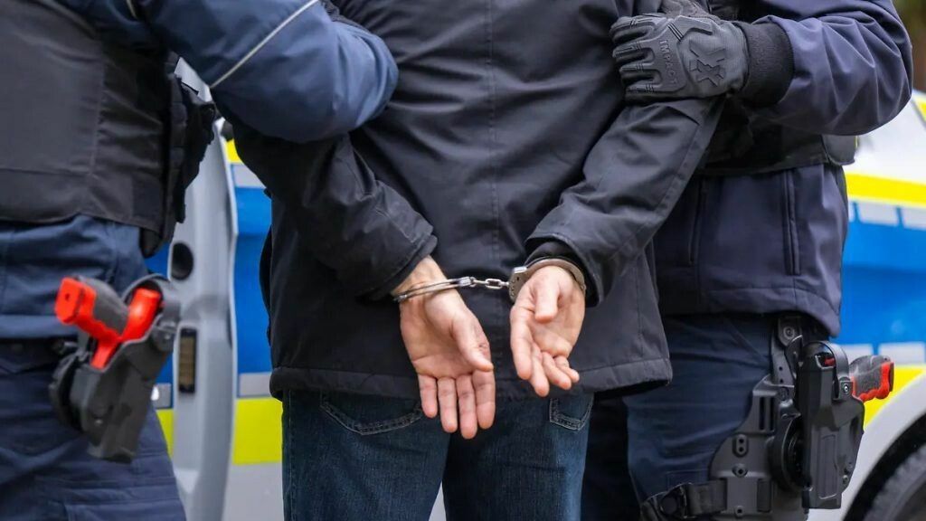 Die Frau musste von den Beamten zur Ausnüchterung in die Polizeiinspektion gebracht werden. ⇒symbol/dpa