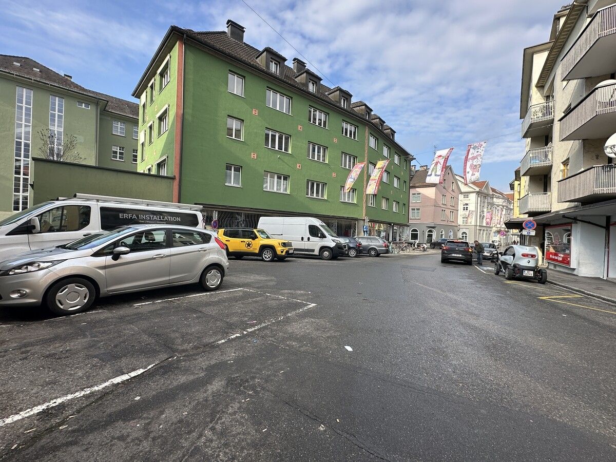 Die Jahnstraße und ihre Parkplätze.⇒VMM