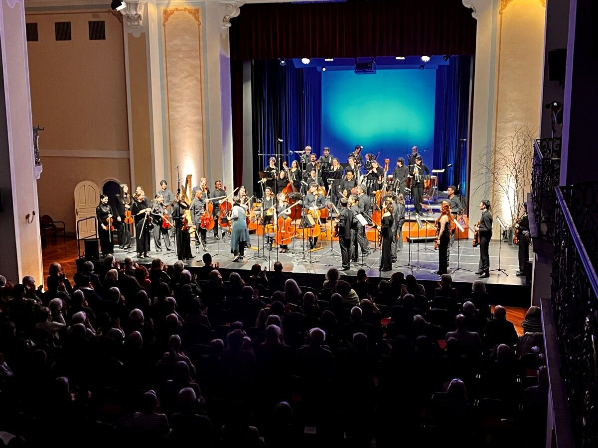 Die Musiker der Iberacademy Medellín, der Bochabela Strings und der Stella fanden zu einem farbenreichen Spiel zusammen.