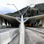 Lkw beschädigte 25 Tunnelkameras