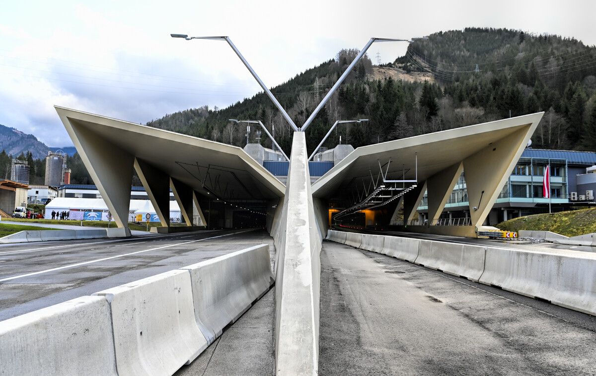 Die Sperre des Gleinalmtunnels wurde nach zwei Stunden aufgehoben.⇒APA/Neubauer