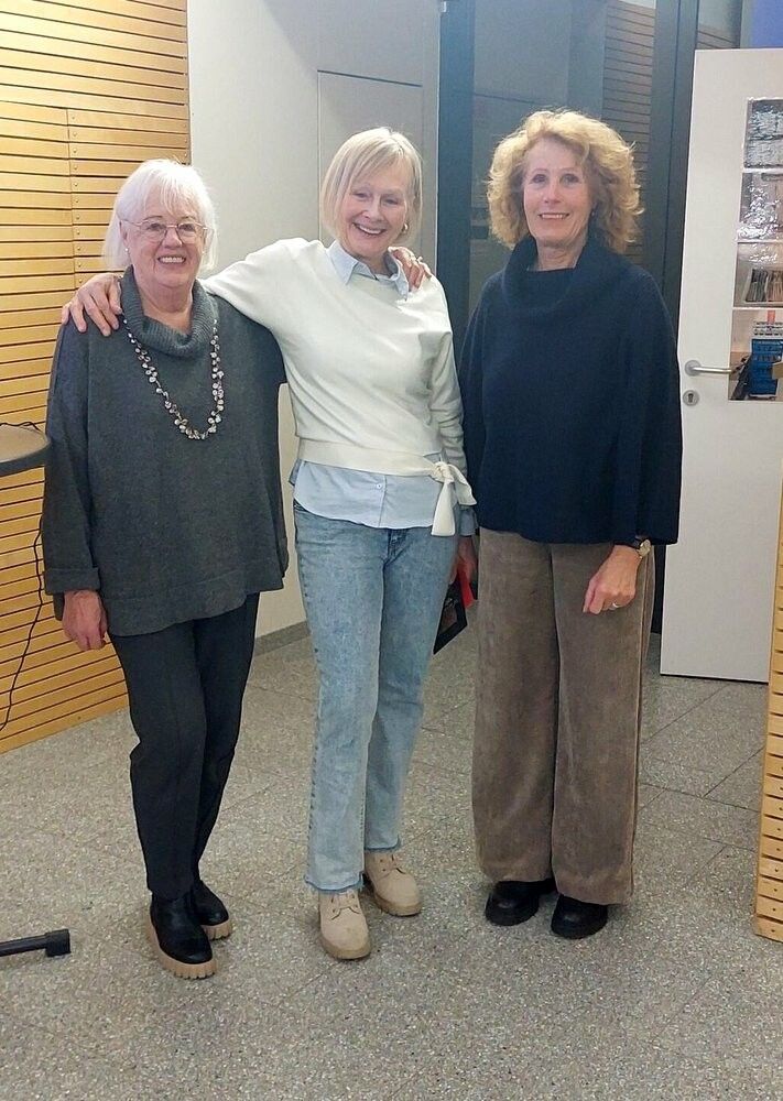 Die Vortragende mit Obfrau Reinelde Gut und Gabi Forster.⇒Elisabeth Bischof