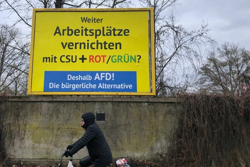 Diese Plakate sind in ganz Deutschland zu sehen. Sie wurden mit den Millionen von Gerhard Dingler finanziert.⇒DPA
