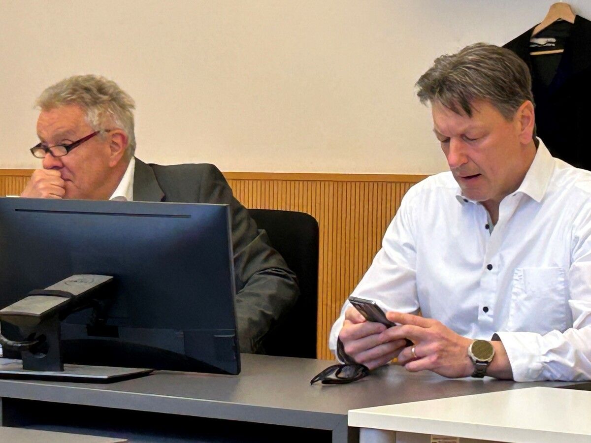 Durfte sich über die richterliche Entscheidung freuen: Moosbrugger (r.).