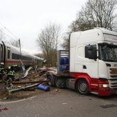 Schweres Zugunglück bei  Hamburg fordert ein Todesopfer