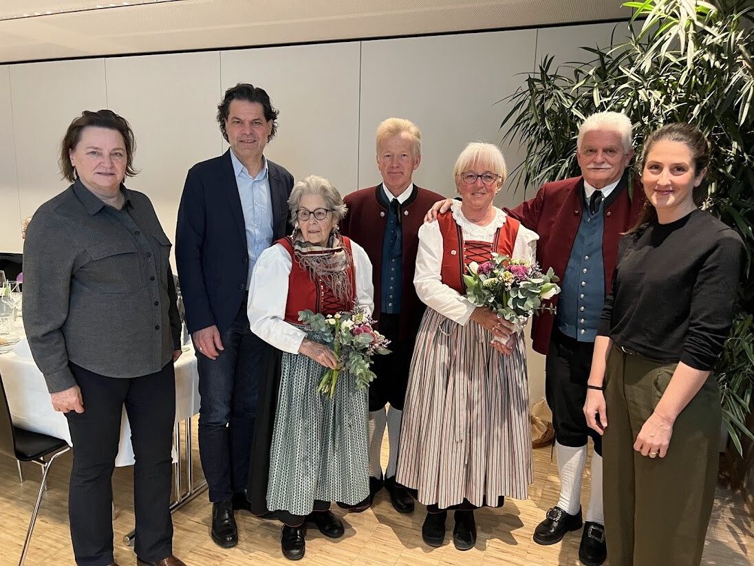Feldkirch Bürgermeister Manfred Rädler und Stadträtin Natascha Soursos gratulierten den langjährigen Mitgliedern.⇒vn/TK