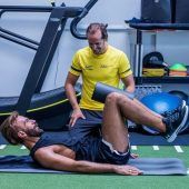 Julian Kleinheinz macht die „Model Me“-Kandidaten fit für den Laufsteg. »A6
