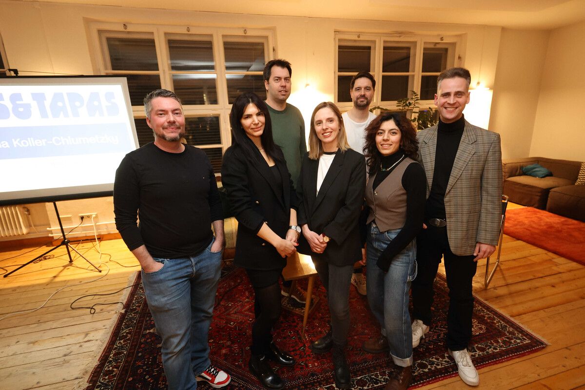 Gastgeber Vincent Ribbers, RA Nina Steinmayr, Thomas Gabriel, Pia Koller, Nicolas Tschaikner, Shideh Heravi und Bernd Tomaselli. ⇒AME