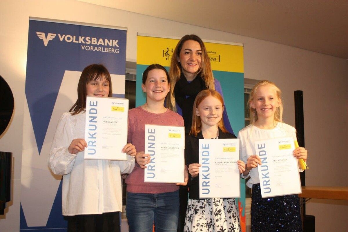 Große Preisverteilung an die Schüler der Musikschule Rankweil-Vorderland mit Lehrerin Alesia Linder.⇒vn/TK