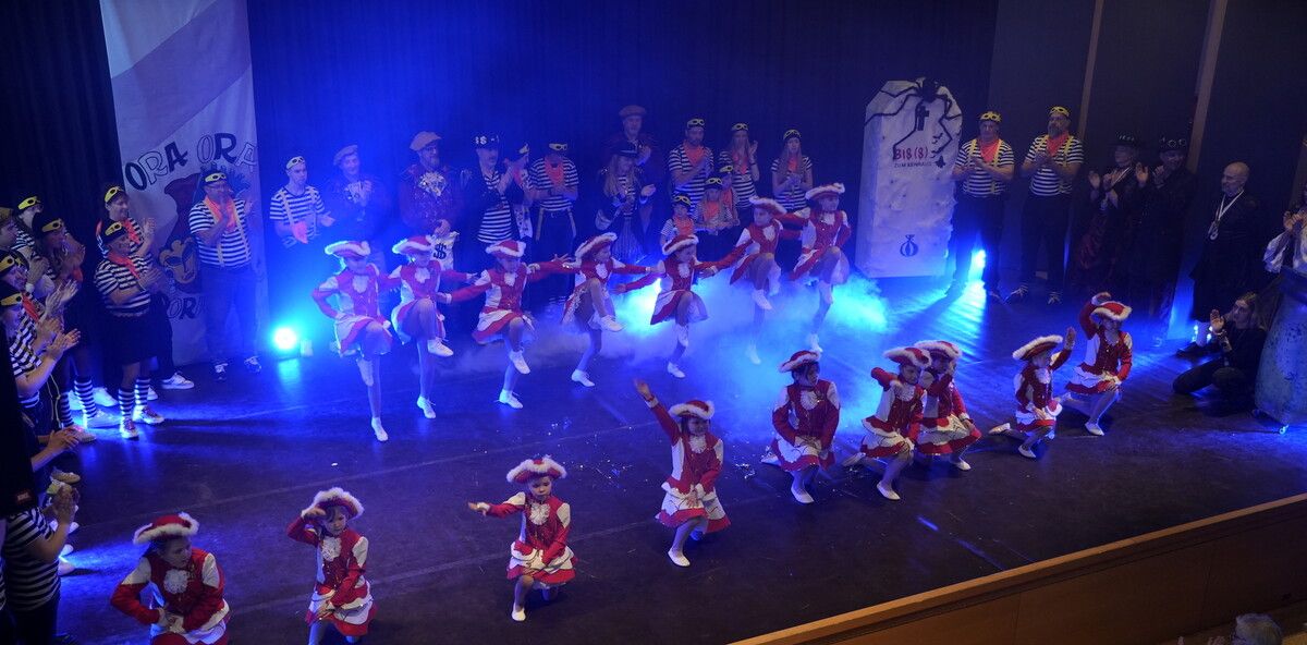 Großer Hörbranzer Auftritt beim Narrenfrühschoppen in Doren.⇒ Verein