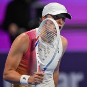 Swiatek nur mit Mühe im Viertelfinale