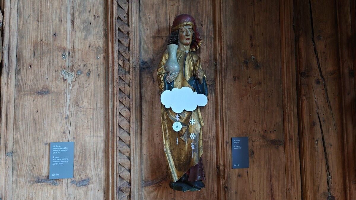 In der Schattenburg sind während der Ferien kleine Schnee-Mobile versteckt, die zum richtigen Lösungswort führen.⇒Schattenburgmuseum/Michaela Doppelbauer