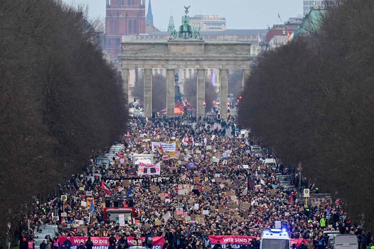 Internationales Aufsehen erregten die Massenproteste in Berlin, bei dem 160.000 Menschen gegen Rechtsextremismus auf die Straße gingen. afp