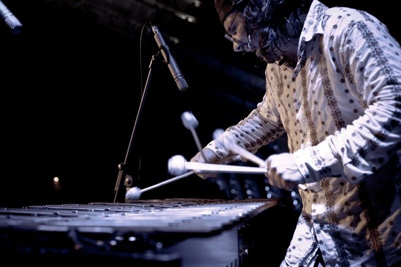 Irek Glyk ist ein führender Vibraphonist und Schlagzeuger der polnischen Musikszene. ⇒Emily Turkanik